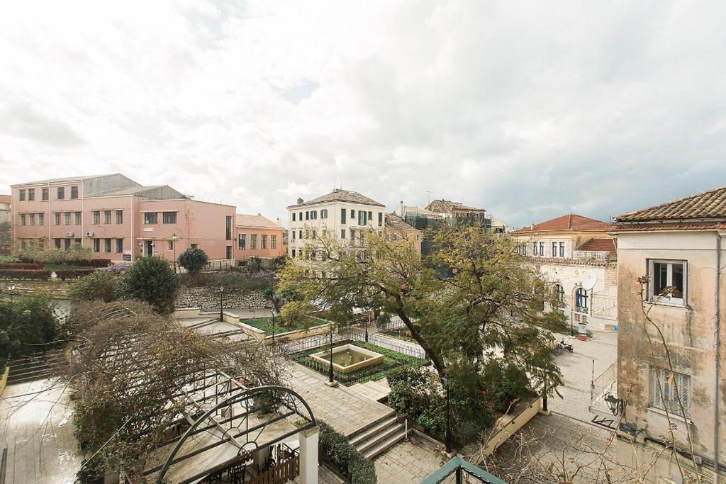 Deluxe Town Hall Square Flat In Historical Center 2 コルフ島 エクステリア 写真