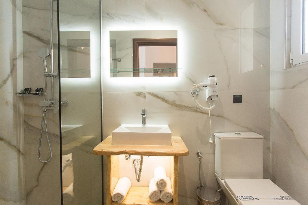 Deluxe Town Hall Square Flat In Historical Center 2 コルフ島 エクステリア 写真