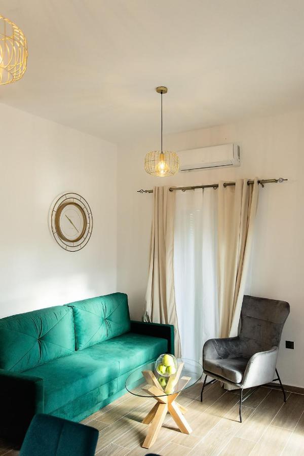 Deluxe Town Hall Square Flat In Historical Center 2 コルフ島 エクステリア 写真