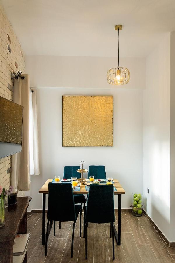Deluxe Town Hall Square Flat In Historical Center 2 コルフ島 エクステリア 写真
