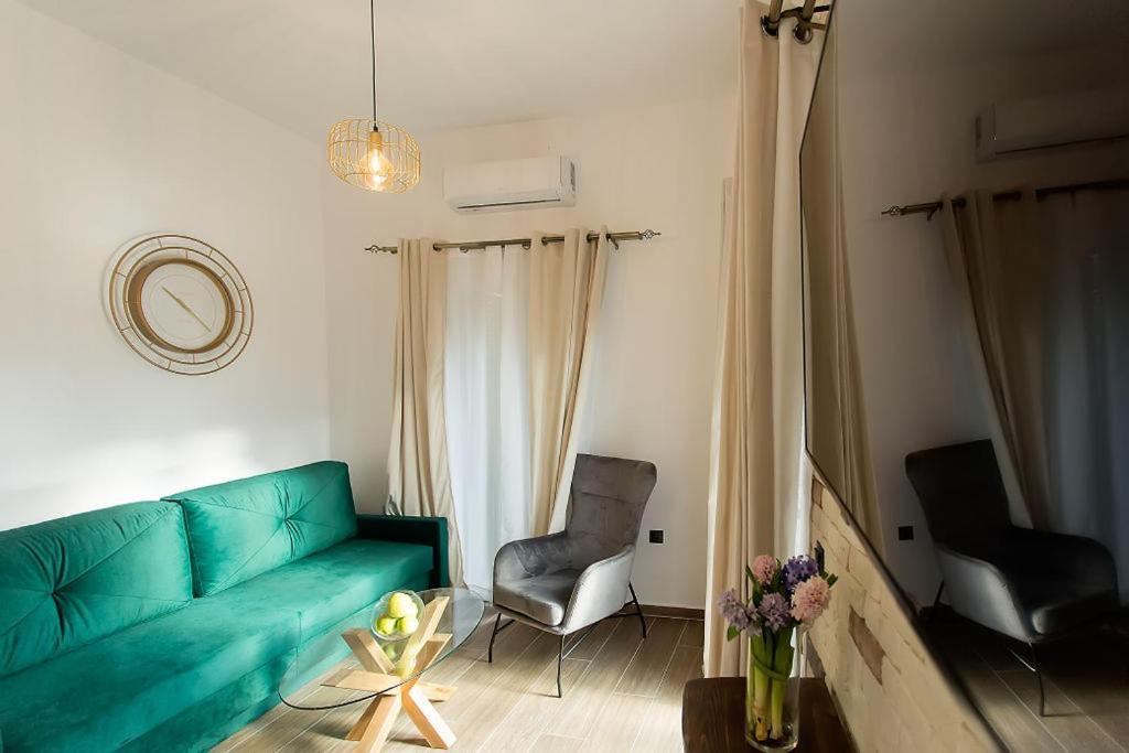 Deluxe Town Hall Square Flat In Historical Center 2 コルフ島 エクステリア 写真